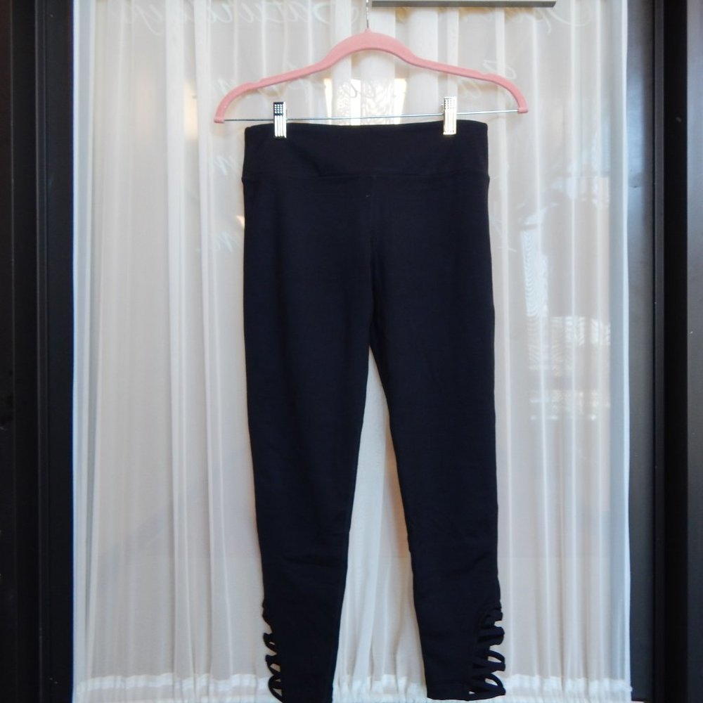 NWT AJ Activewear Capri Leggings Black